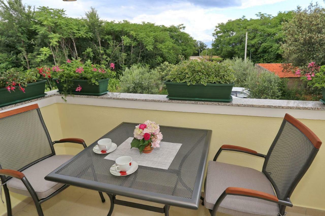 Apartments Romansa 扎顿 外观 照片