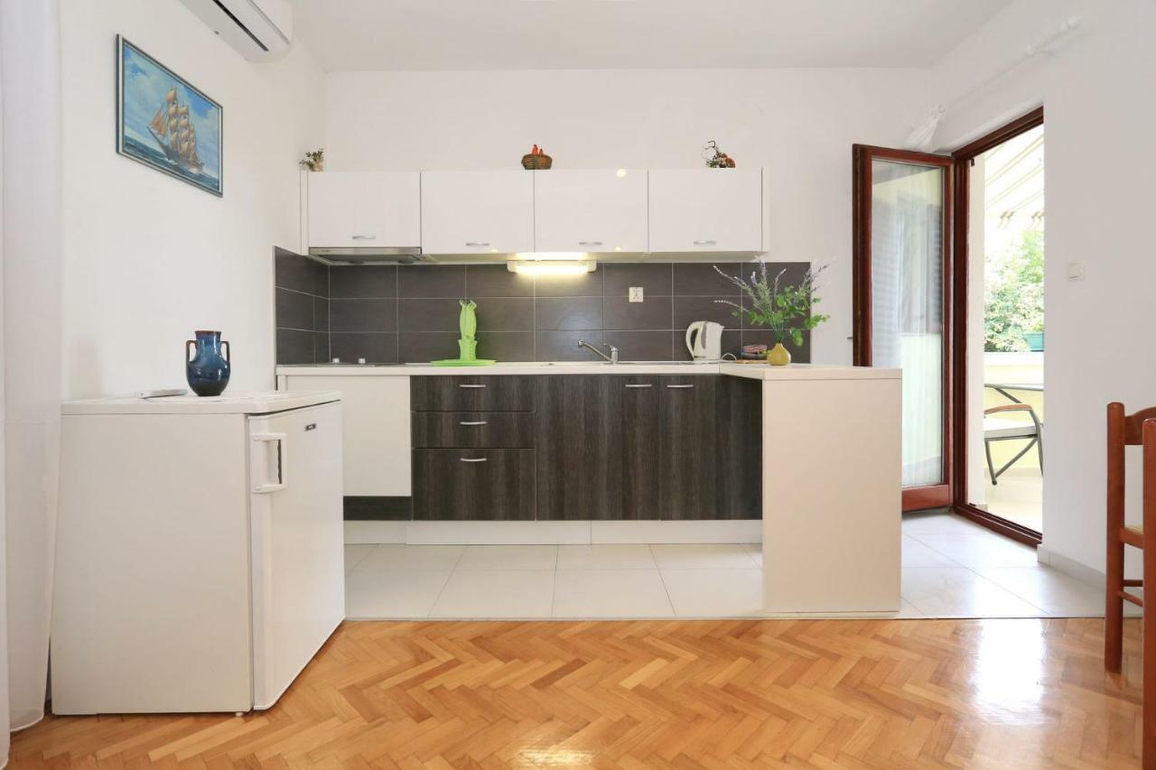 Apartments Romansa 扎顿 外观 照片