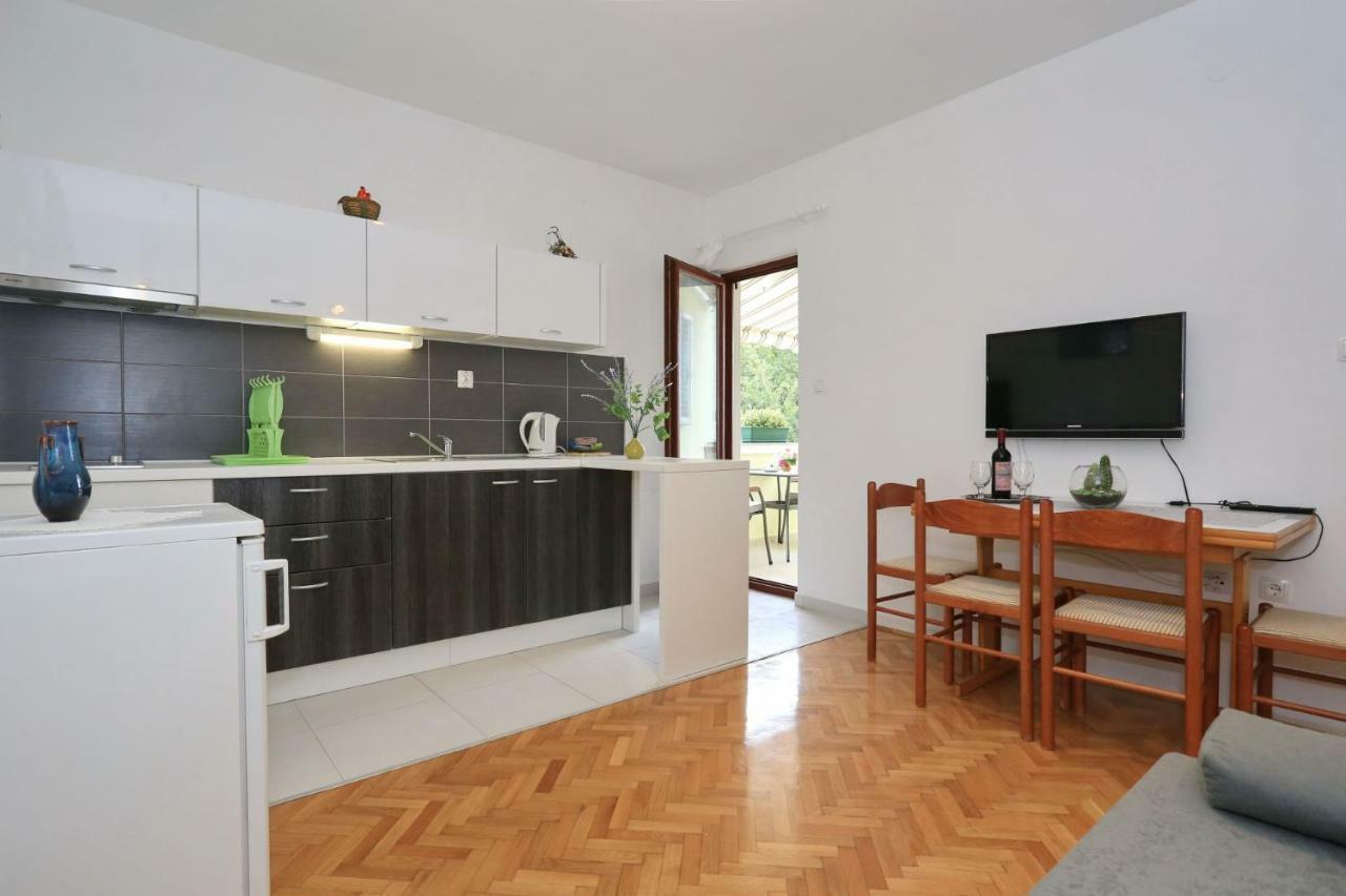 Apartments Romansa 扎顿 外观 照片