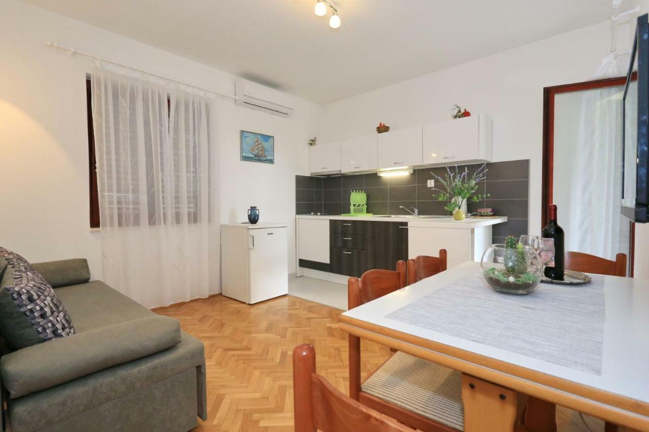 Apartments Romansa 扎顿 外观 照片