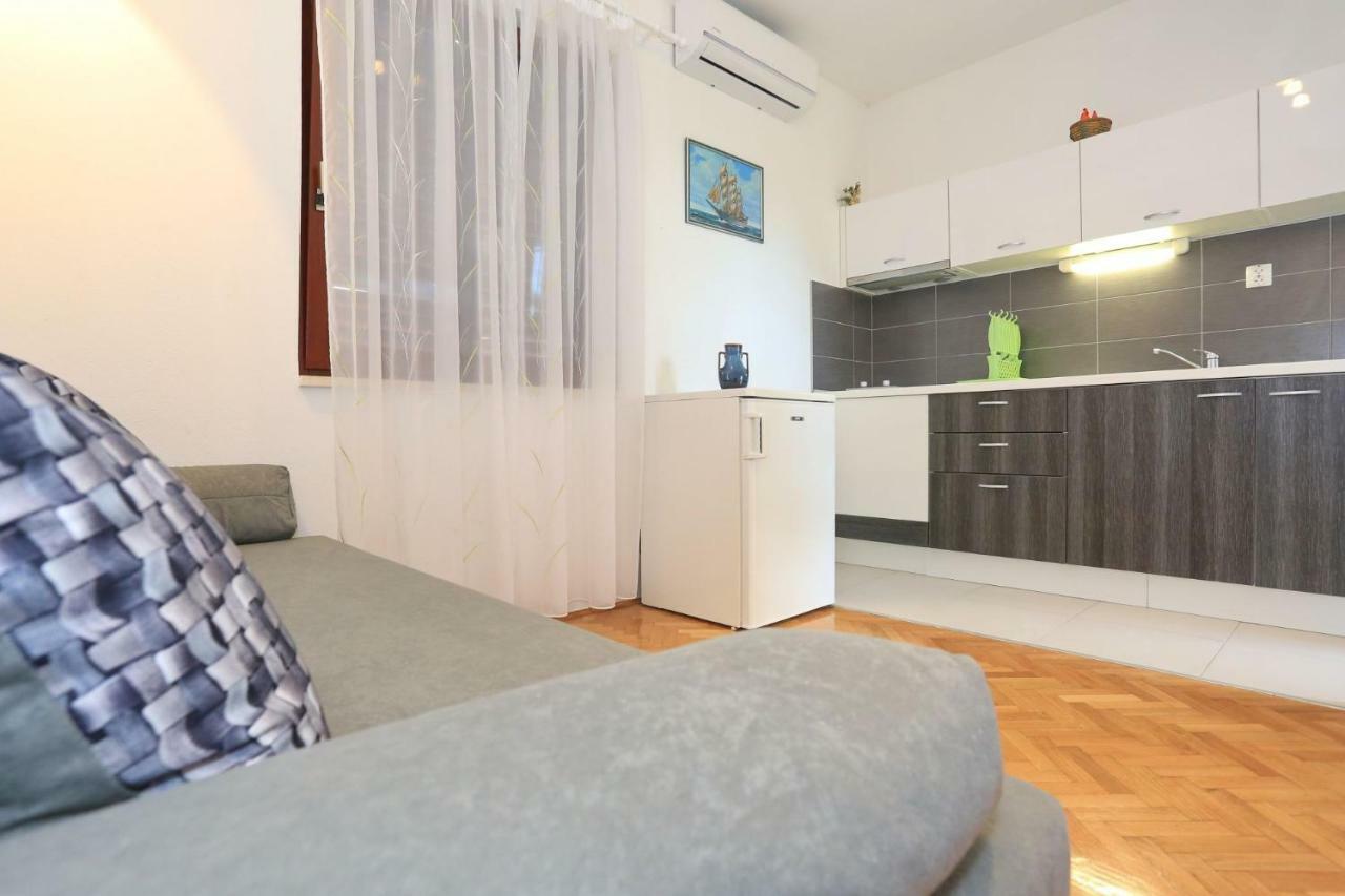 Apartments Romansa 扎顿 外观 照片