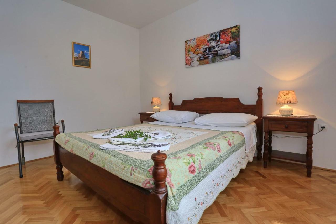 Apartments Romansa 扎顿 外观 照片