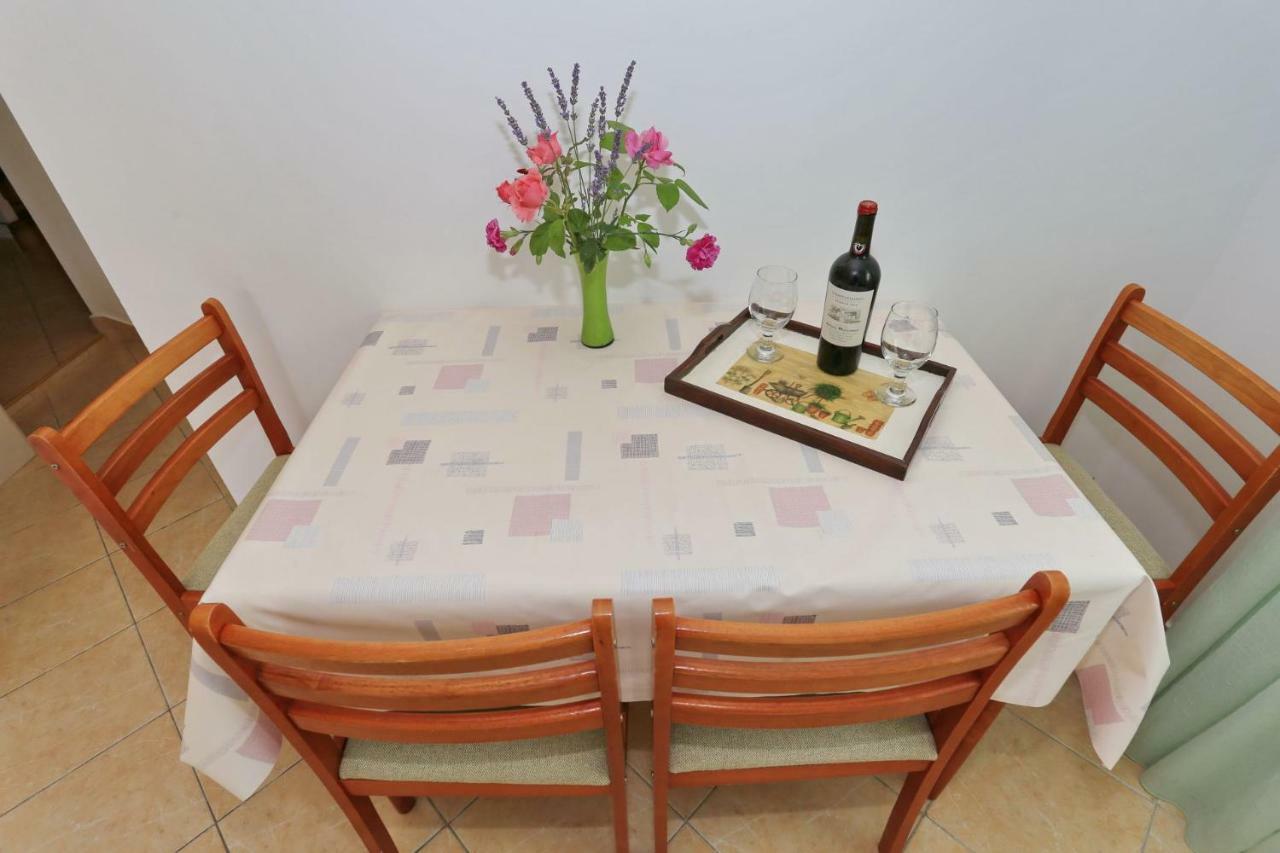 Apartments Romansa 扎顿 外观 照片