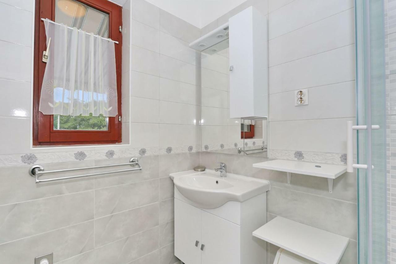 Apartments Romansa 扎顿 外观 照片
